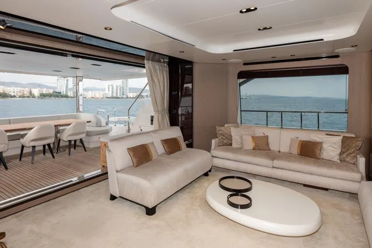 Cloudy Bay Yacht Photos Pics 