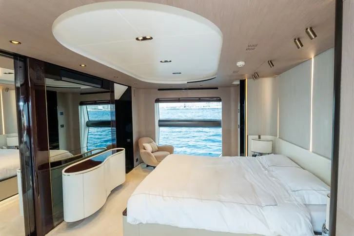 Cloudy Bay Yacht Photos Pics 