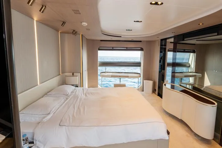 Cloudy Bay Yacht Photos Pics 