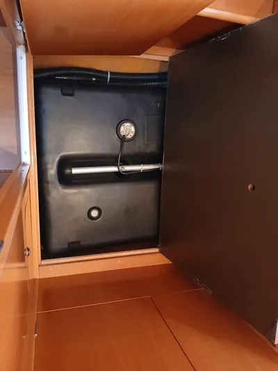 Double Diamond Yacht Photos Pics Lagoon 380 S2 2007 yacht interior storage compartment with plumbing.