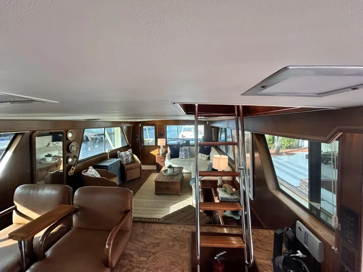 Hatty Shack Yacht Photos Pics Interior of 1989 Hatteras 67 Cockpit Motor Yacht, featuring luxurious seating and wooden accents.