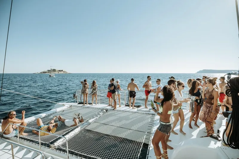 Tahiti Yacht Photos Pics People enjoying a party on a 2015 Fountaine Pajot TAHITI catamaran at sea.