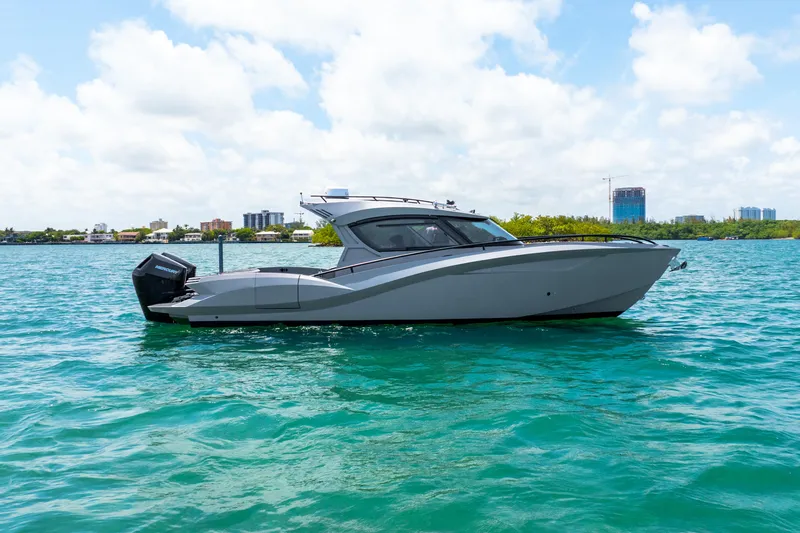  Yacht Photos Pics Sleek 2025 Novielli SERE boat on turquoise water under a bright sky.