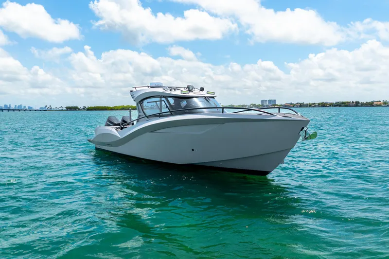  Yacht Photos Pics Luxury Novielli SERE 2025 boat cruising on clear blue water under a sunny sky.