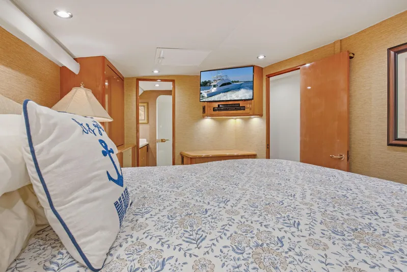 Watusi Yacht Photos Pics 2002 61 Viking Convertible Watusi Master Stateroom