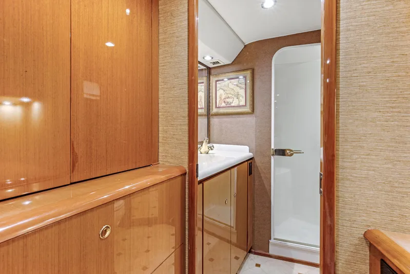 Watusi Yacht Photos Pics 2002 61 Viking Convertible Watusi Master Stateroom