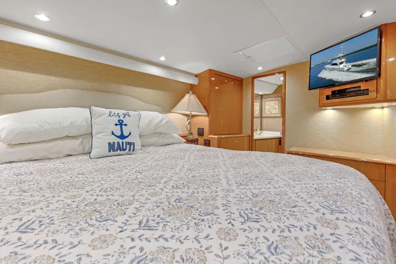 Watusi Yacht Photos Pics 2002 61 Viking Convertible Watusi Master Stateroom