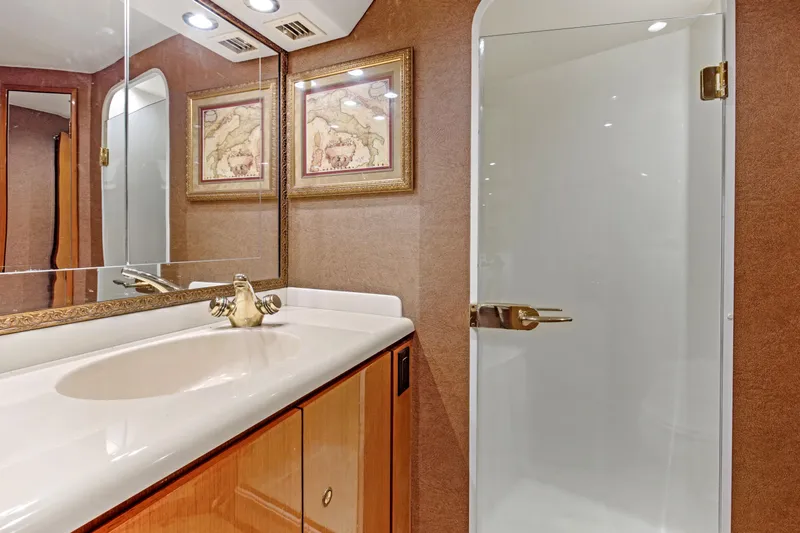 Watusi Yacht Photos Pics 2002 61 Viking Convertible Watusi Master Head