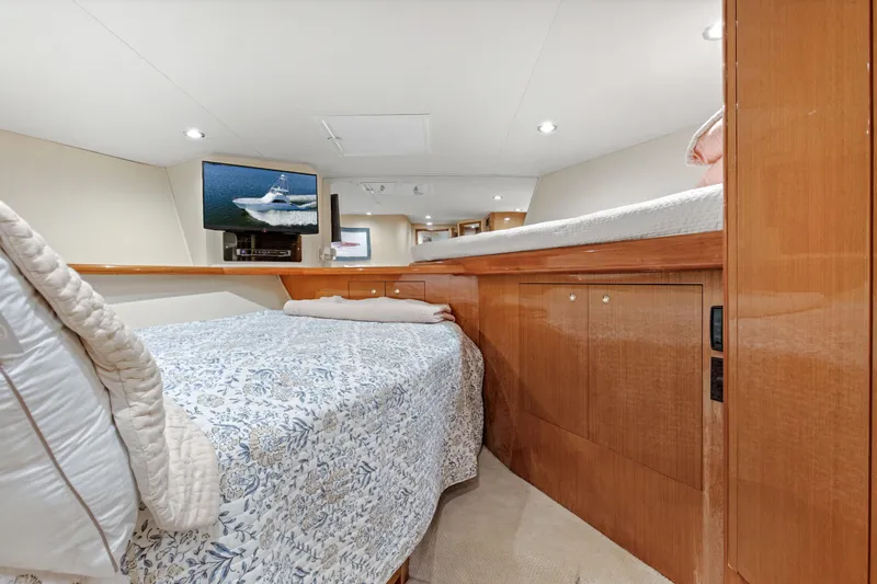 Watusi Yacht Photos Pics 2002 61 Viking Convertible Watusi Forward Stateroom