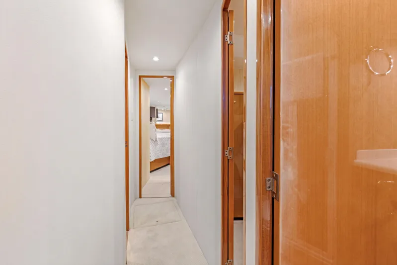 Watusi Yacht Photos Pics 2002 61 Viking Convertible Watusi Companionway