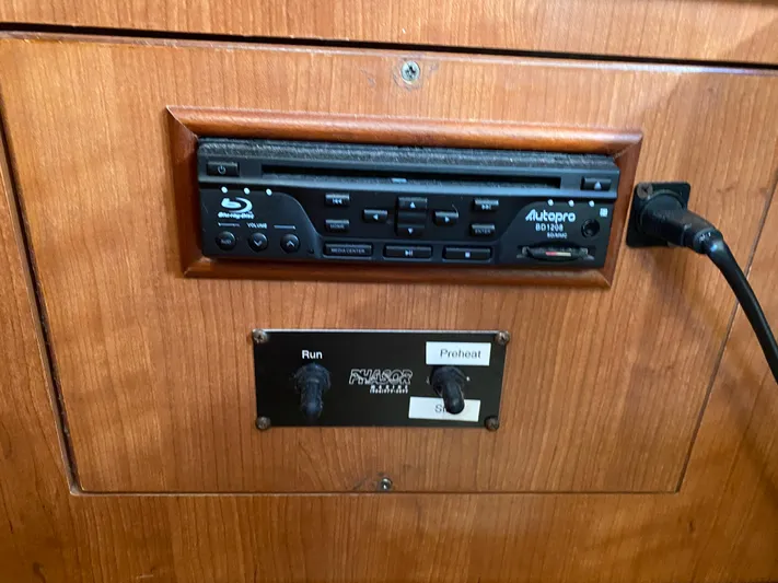 Knot Working Yacht Photos Pics 