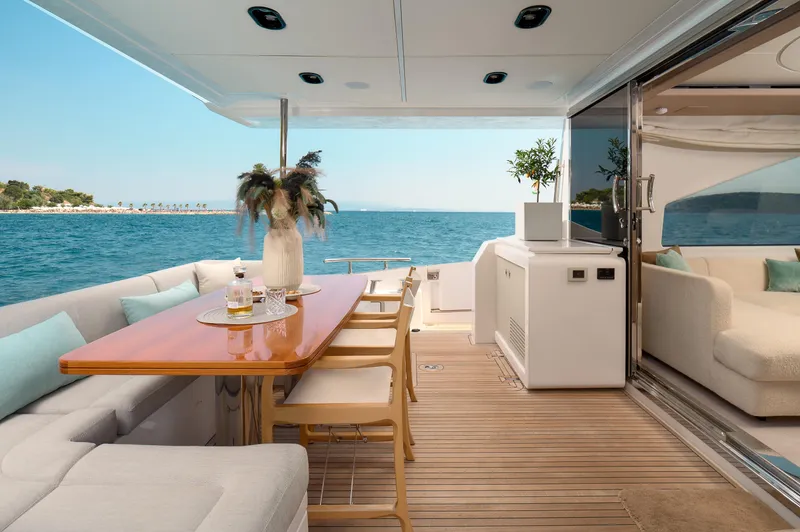 Atlantis Yacht Photos Pics Azimut 72 - 2023 - For Sale