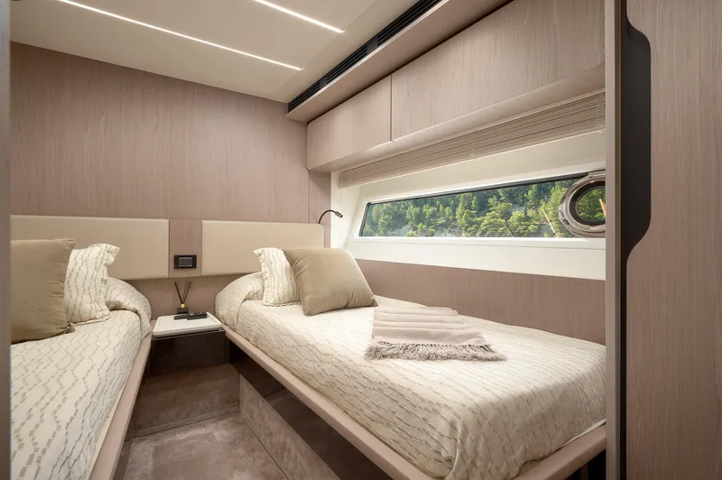 Atlantis Yacht Photos Pics Azimut 72 - 2023 - For Sale