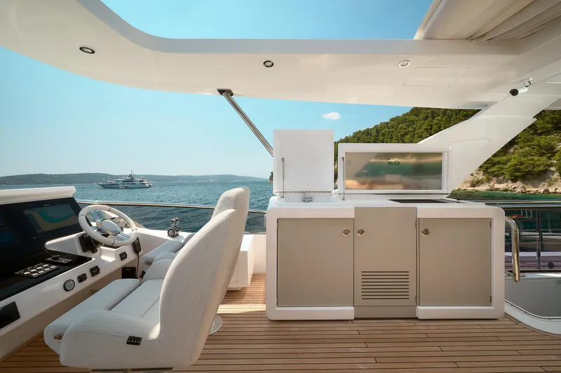 Atlantis Yacht Photos Pics Azimut 72 - 2023 - For Sale