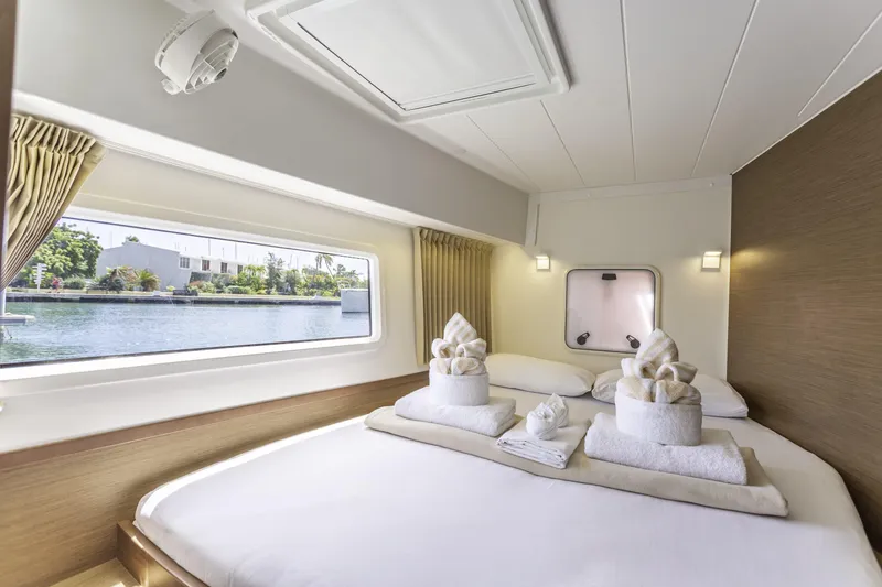 Rendezvous Yacht Photos Pics 