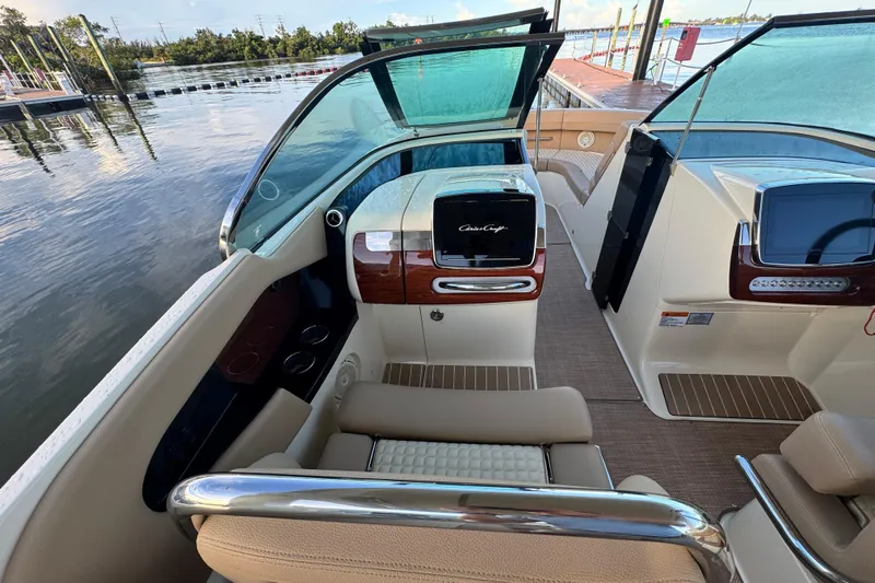  Yacht Photos Pics 2021 Chris-Craft Launch 31 GT interior with luxurious seating and dashboard view.