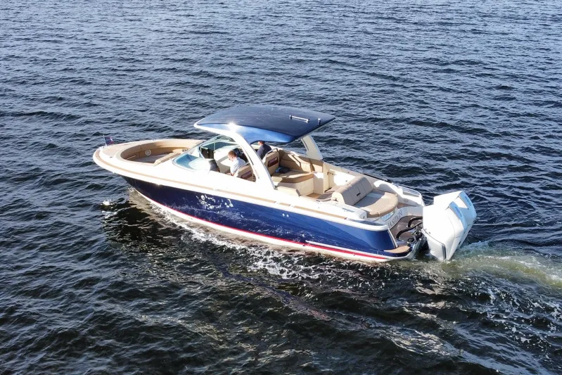  Yacht Photos Pics 2021 Chris-Craft Launch 31 GT boat cruising on open water.