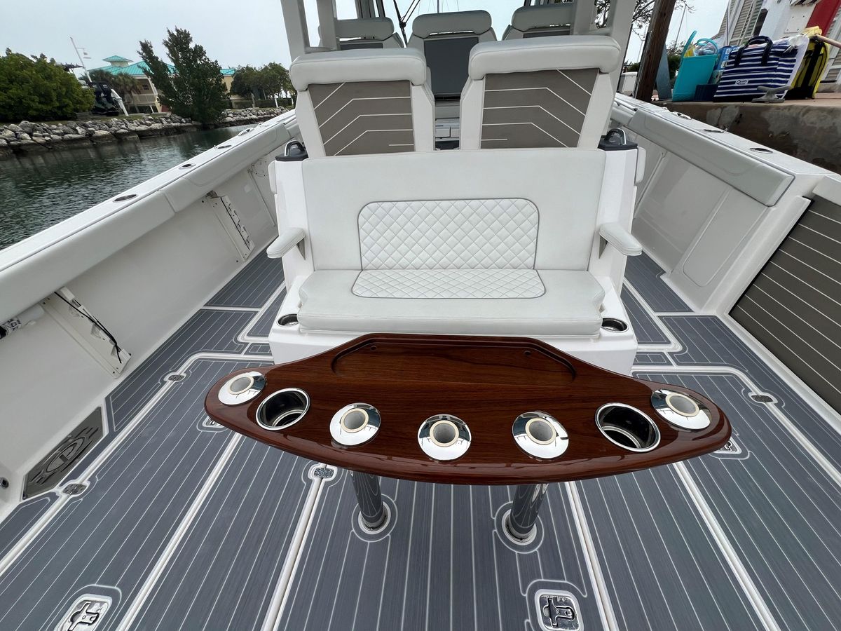 2023 Pursuit 42 