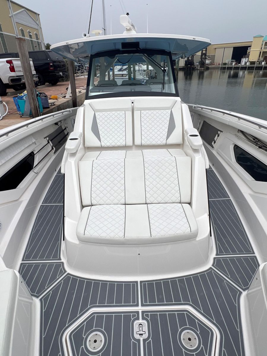 2023 Pursuit 42 