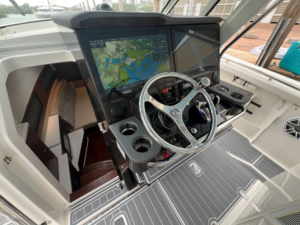 2023 Pursuit 42 