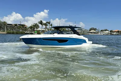 Cruisers Yachts 34 GLS Outboard