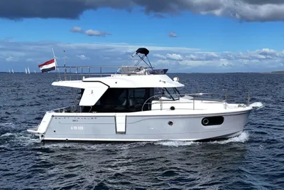 2017 Beneteau Swift Trawler 30