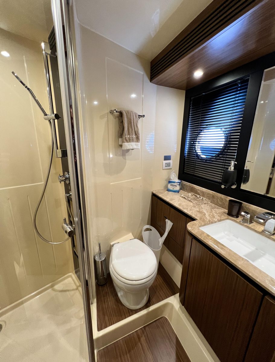 2017 Azimut 66 