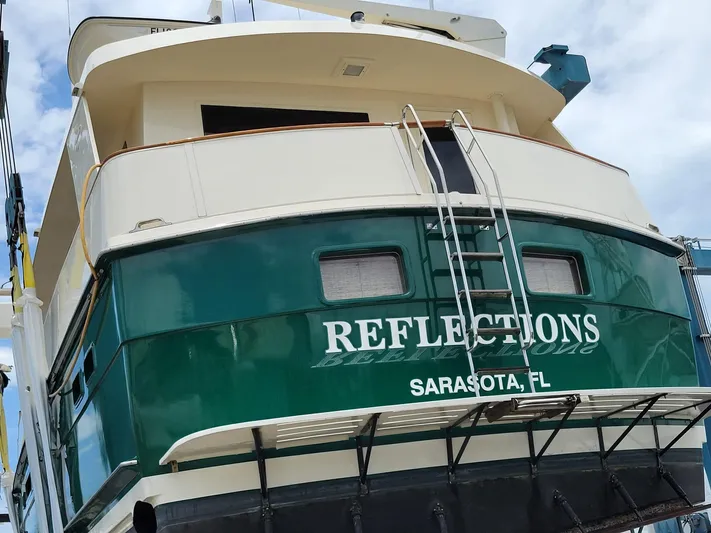 Reflections Yacht Photos Pics 1993 Hatteras 60 ED yacht named "Reflections" in Sarasota, FL, with green hull and ladder.