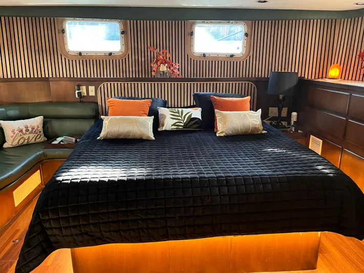Reflections Yacht Photos Pics Luxurious bedroom interior of 1993 Hatteras 60 ED yacht with elegant decor and cozy bedding.
