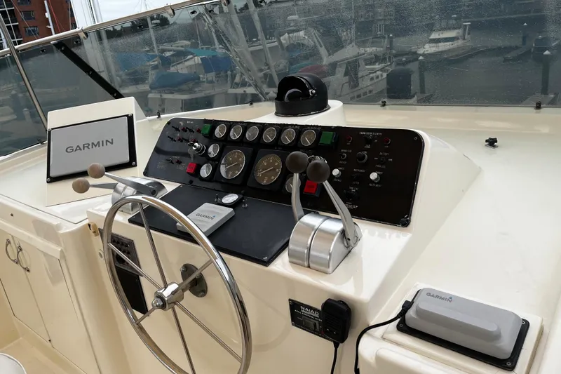 Reflections Yacht Photos Pics Helm of 1993 Hatteras 60 ED yacht with Garmin navigation system and control panel.