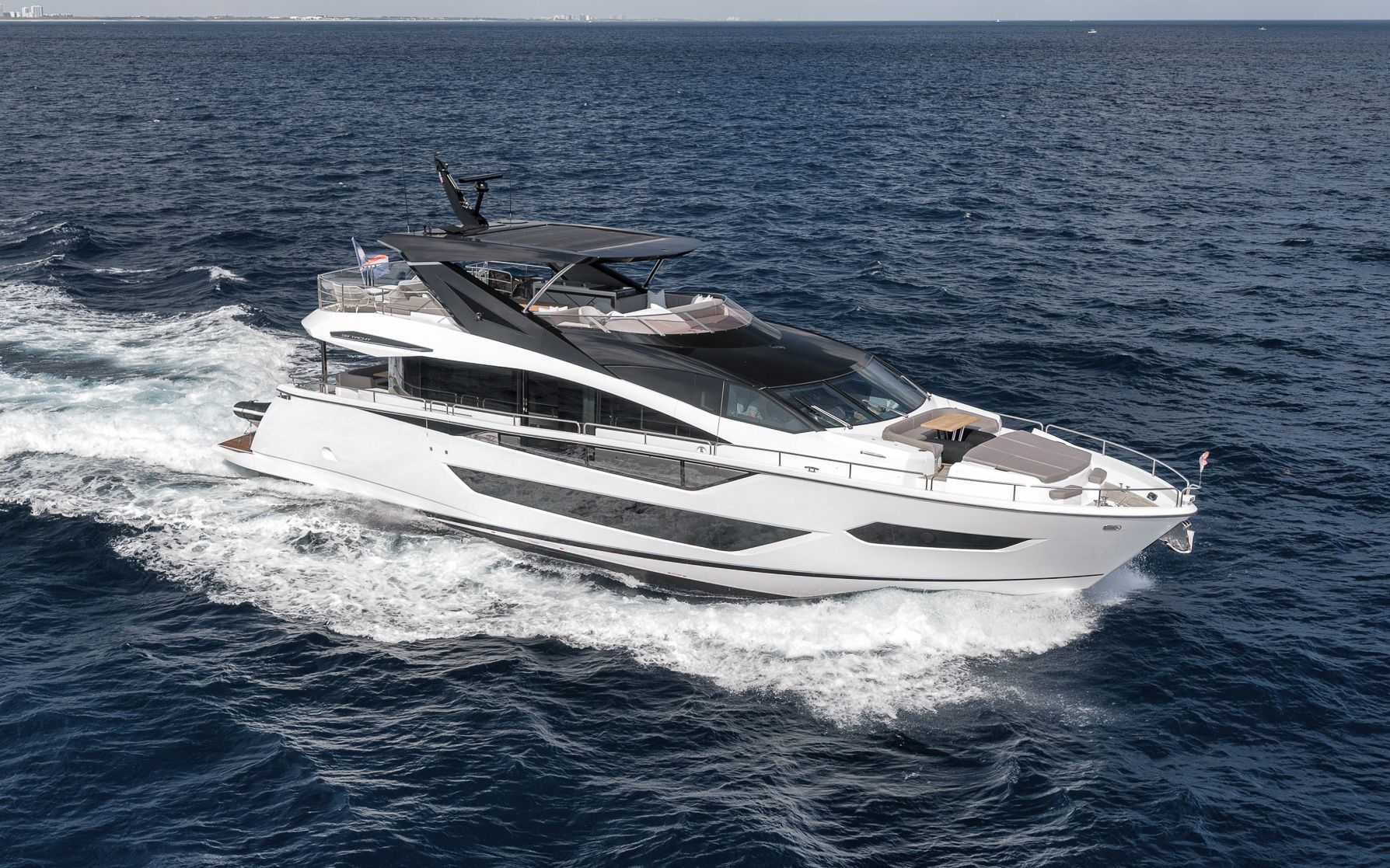 Sunseeker 88 Yacht