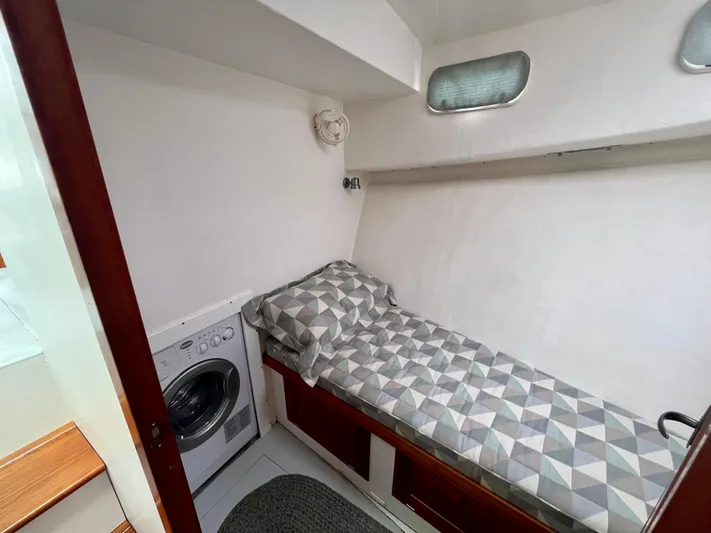 Veritas Yacht Photos Pics Cozy cabin with bed and washer in 2016 Wesmac 42 boat.