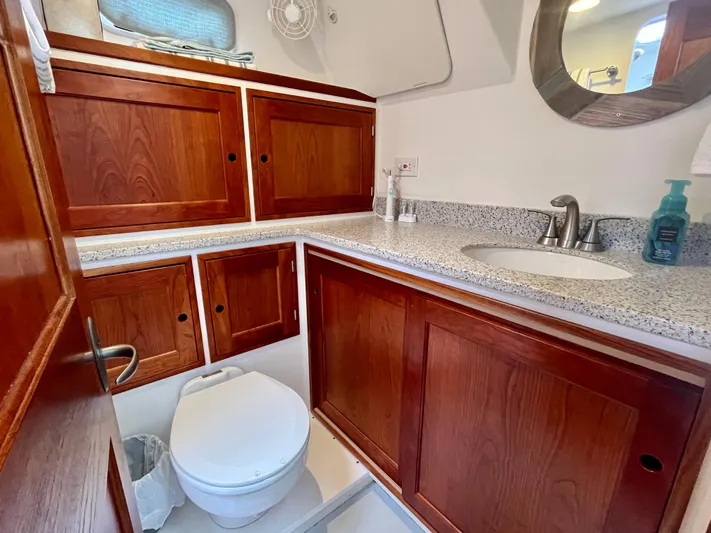 Veritas Yacht Photos Pics 