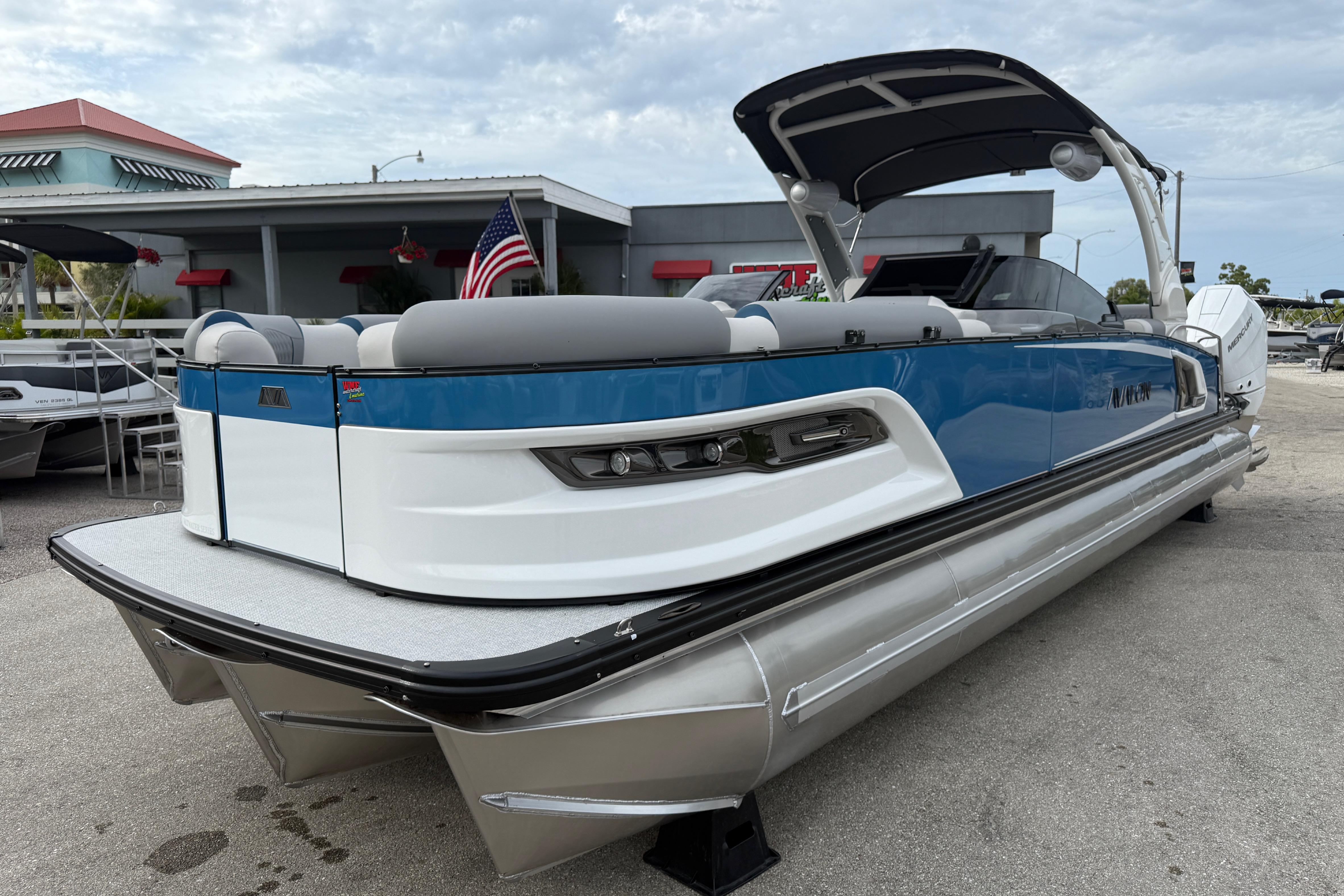 Avalon 2785 Excalibur LTD Windshield Quad Lounger, Tri Toon, Twin Mercury 425hp V-10's