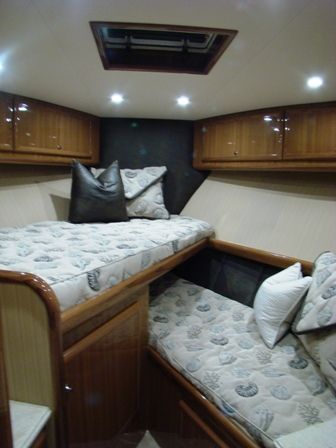 Yacht Photo 6