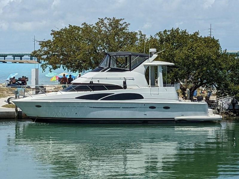 2005 Carver 44 Cockpit Motor Yacht