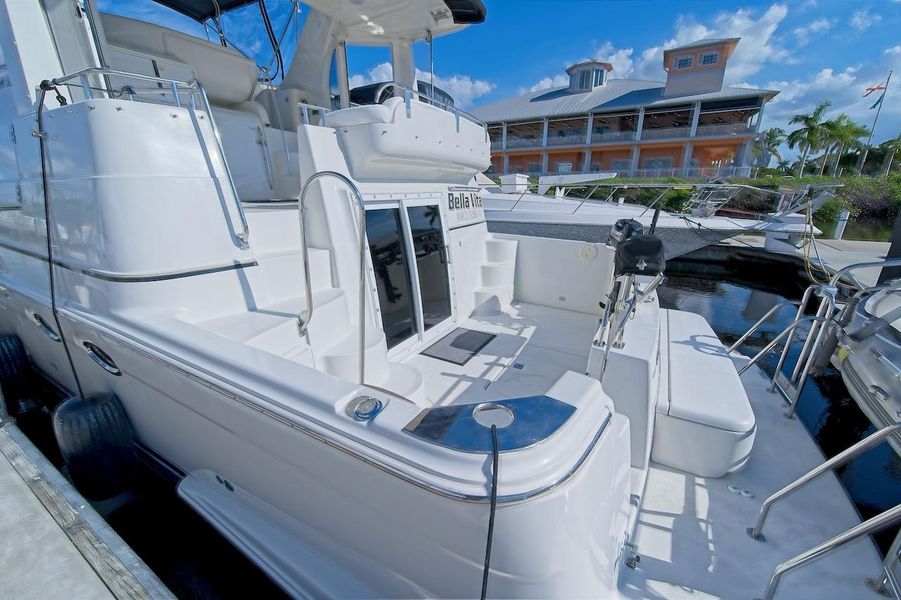 2005 Carver 44 Cockpit Motor Yacht