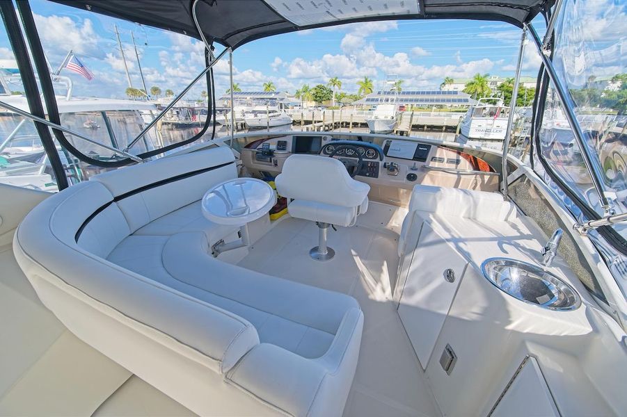 2005 Carver 44 Cockpit Motor Yacht