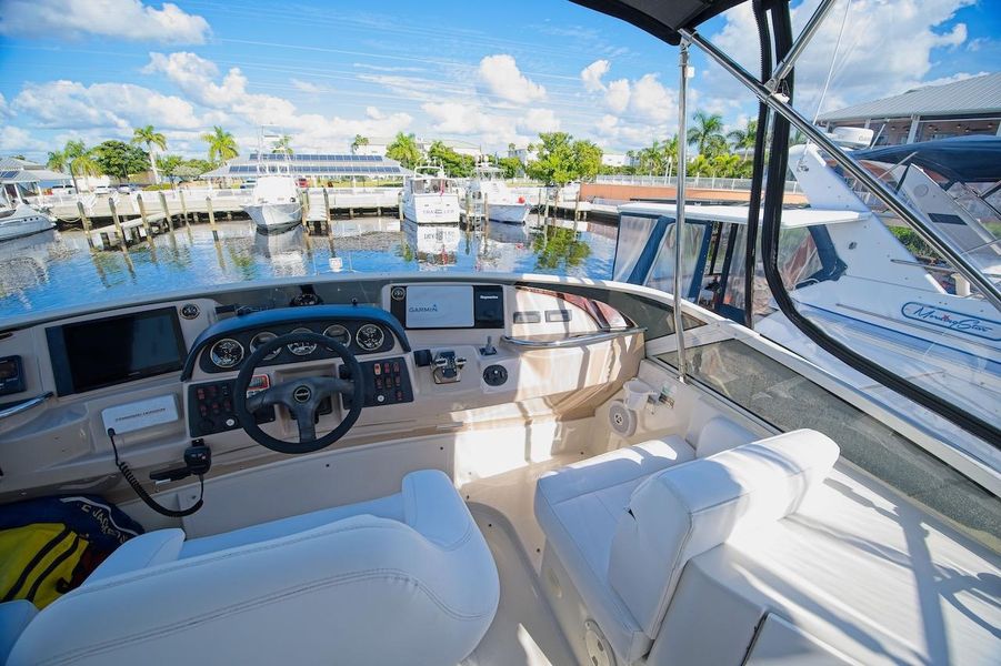 2005 Carver 44 Cockpit Motor Yacht