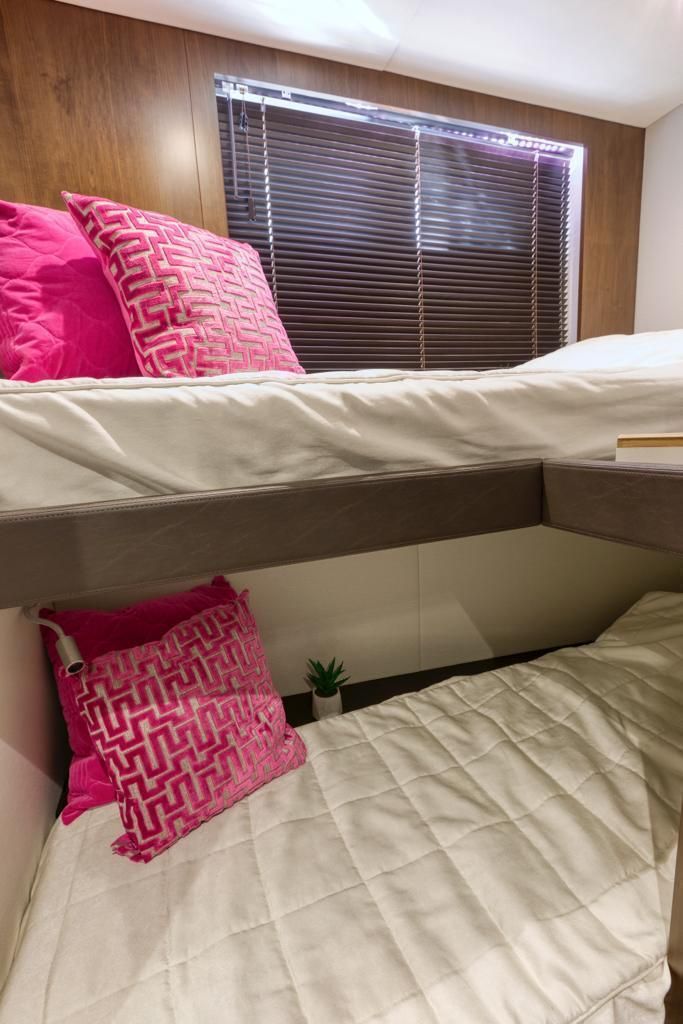 2016 Fairline 66 