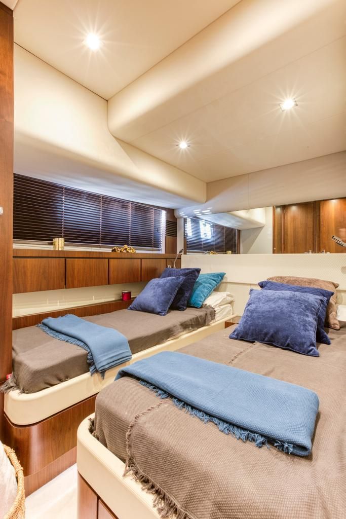 2016 Fairline 66 