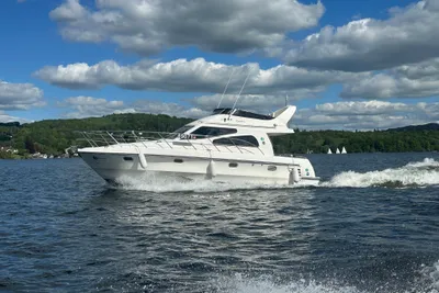 1998 Birchwood Challenger 330 Fly Bridge