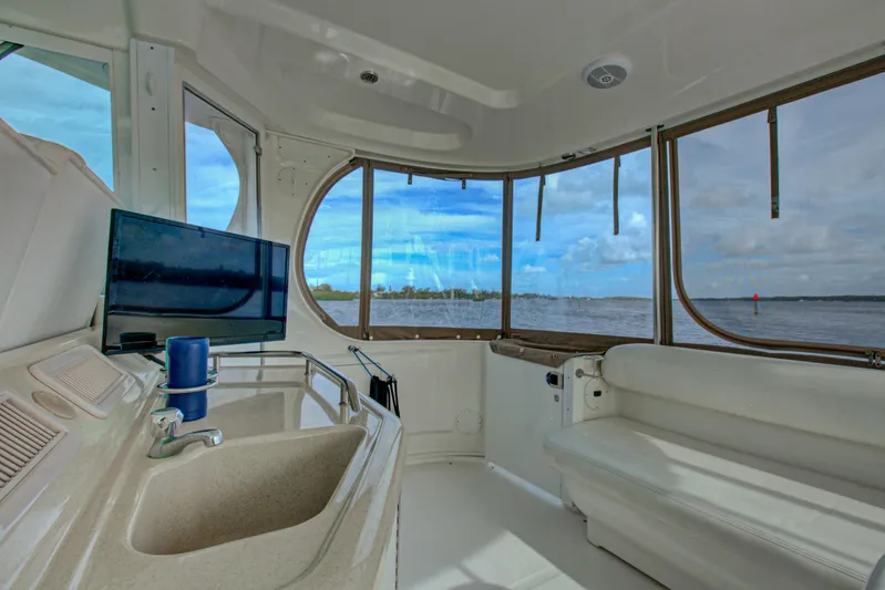 Bula Bula Yacht Photos Pics Interior of 2006 Sea Ray 40 Motor Yacht with panoramic windows and seating.
