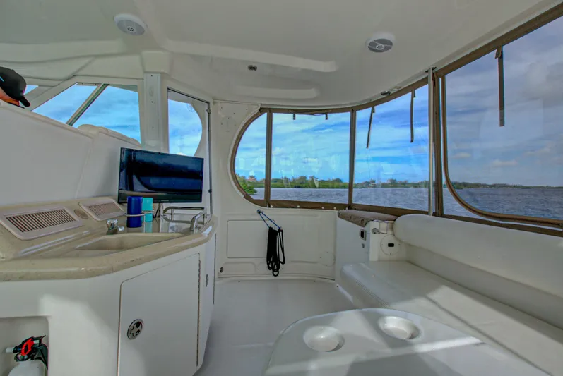 Bula Bula Yacht Photos Pics Interior of 2006 Sea Ray 40 Motor Yacht with panoramic windows and seating.