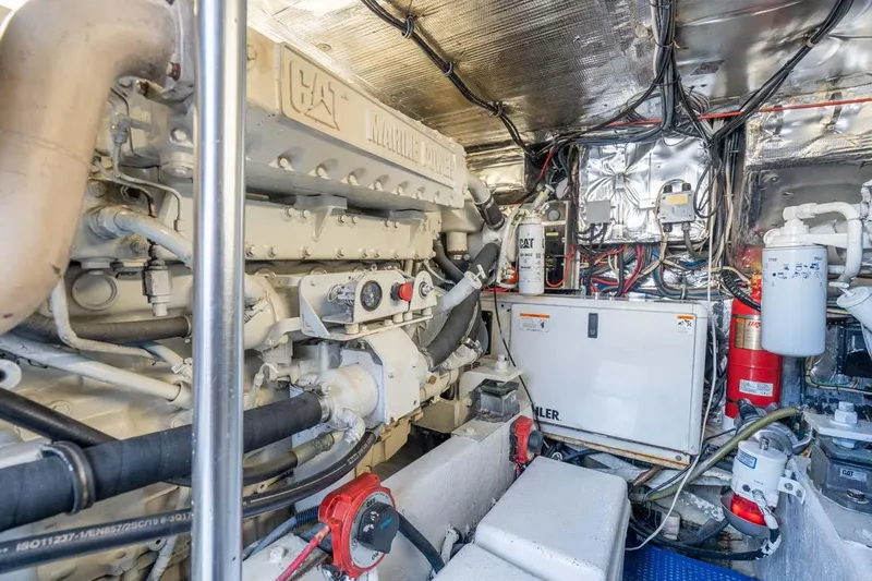 Wake Maker Yacht Photos Pics Engine Room