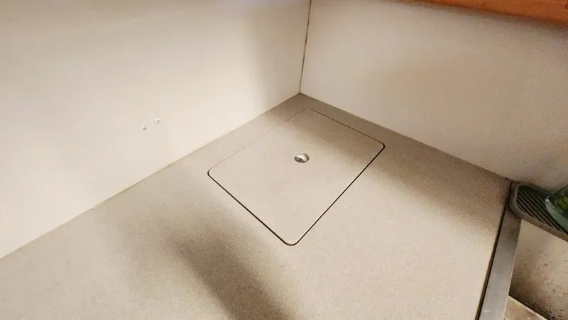 Now Or Never Yacht Photos Pics Countertop with built-in cover on 1995 Carver 440 Aft Cabin Motor Yacht.