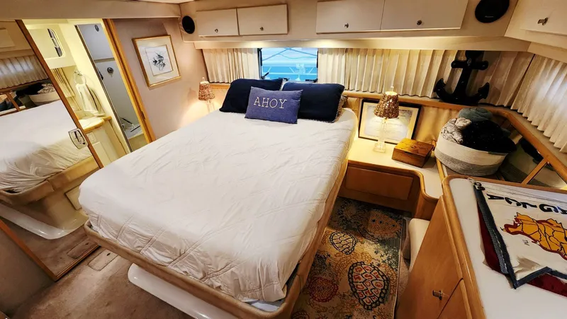 Now Or Never Yacht Photos Pics 1995 Carver 440 Aft Cabin Motor Yacht bedroom with cozy decor and nautical theme.