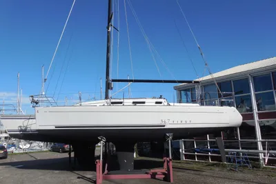 2006 Beneteau First 34.7 Carbon Mast