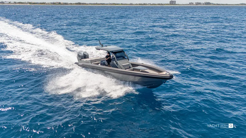 New 2025 Skipper 38 Twin Mercury 400 - Sunbed Ed Yacht Photos Pics 2025 Skipper-BSK 38NC boat cruising on open blue water, leaving a wake behind.