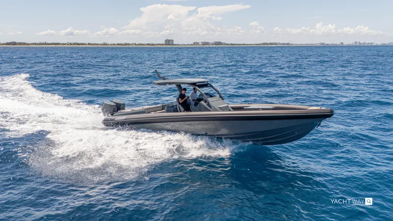 New 2025 Skipper 38 Twin Mercury 400 - Sunbed Ed Yacht Photos Pics 2025 Skipper-BSK 38NC boat cruising on open sea under clear skies.